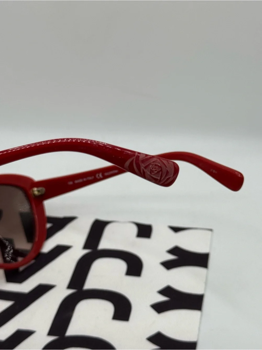 Valentino V617S Red Cat-Eye Women’s Sunglasses Floral Sculpting Italy Rare Pair